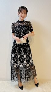 Self-portrait セルフポートレート ブラックプリマベーラ(ホワイト)ドレス