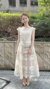TADASHI SHOJI タダシショージホワイトオフショルプリーツミモレドレス