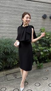 Badgley Mischka ブラック肩リボンドレス