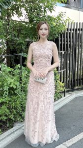 BCBG ビーシービージー ピンクフラワーVドレス